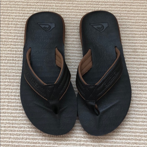boys flip flops size 4